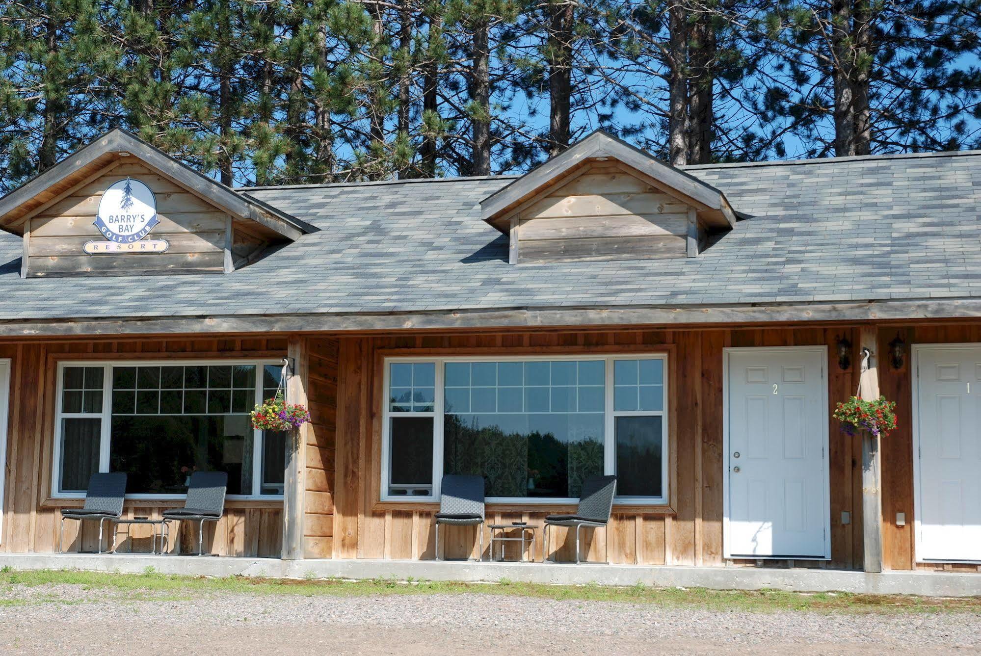 Barry'S Bay Golf Resort Barrys Bay Exterior photo