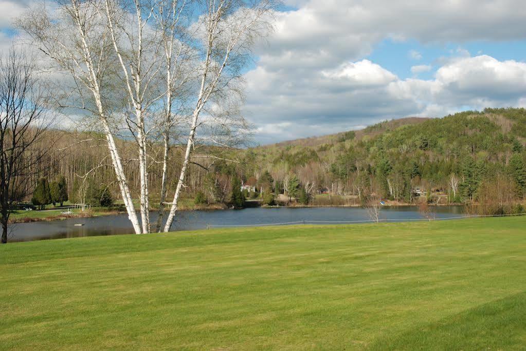 Barry'S Bay Golf Resort Barrys Bay Exterior photo